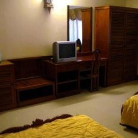 Star Hotel Battambang Buitenkant foto