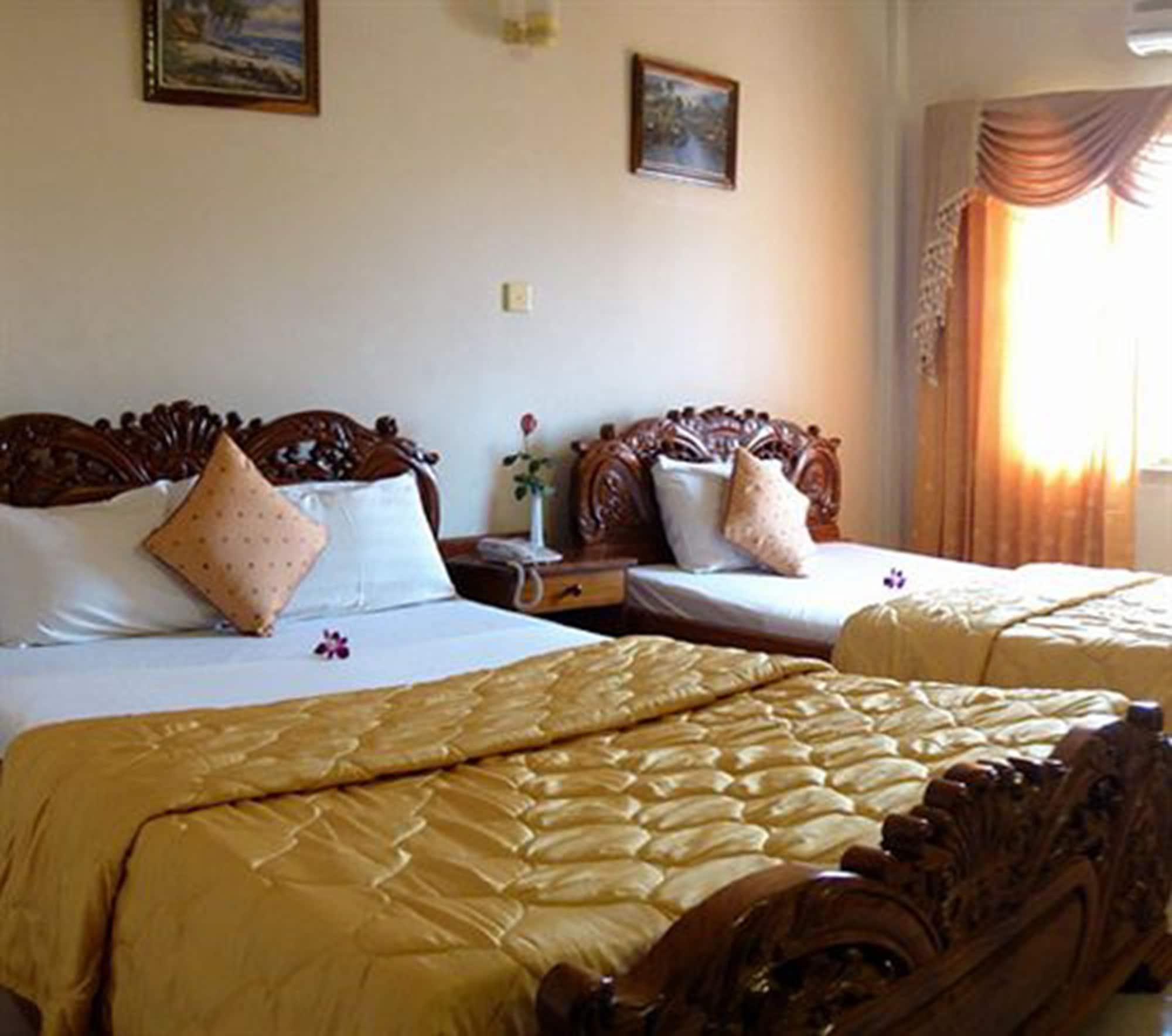 Star Hotel Battambang Buitenkant foto