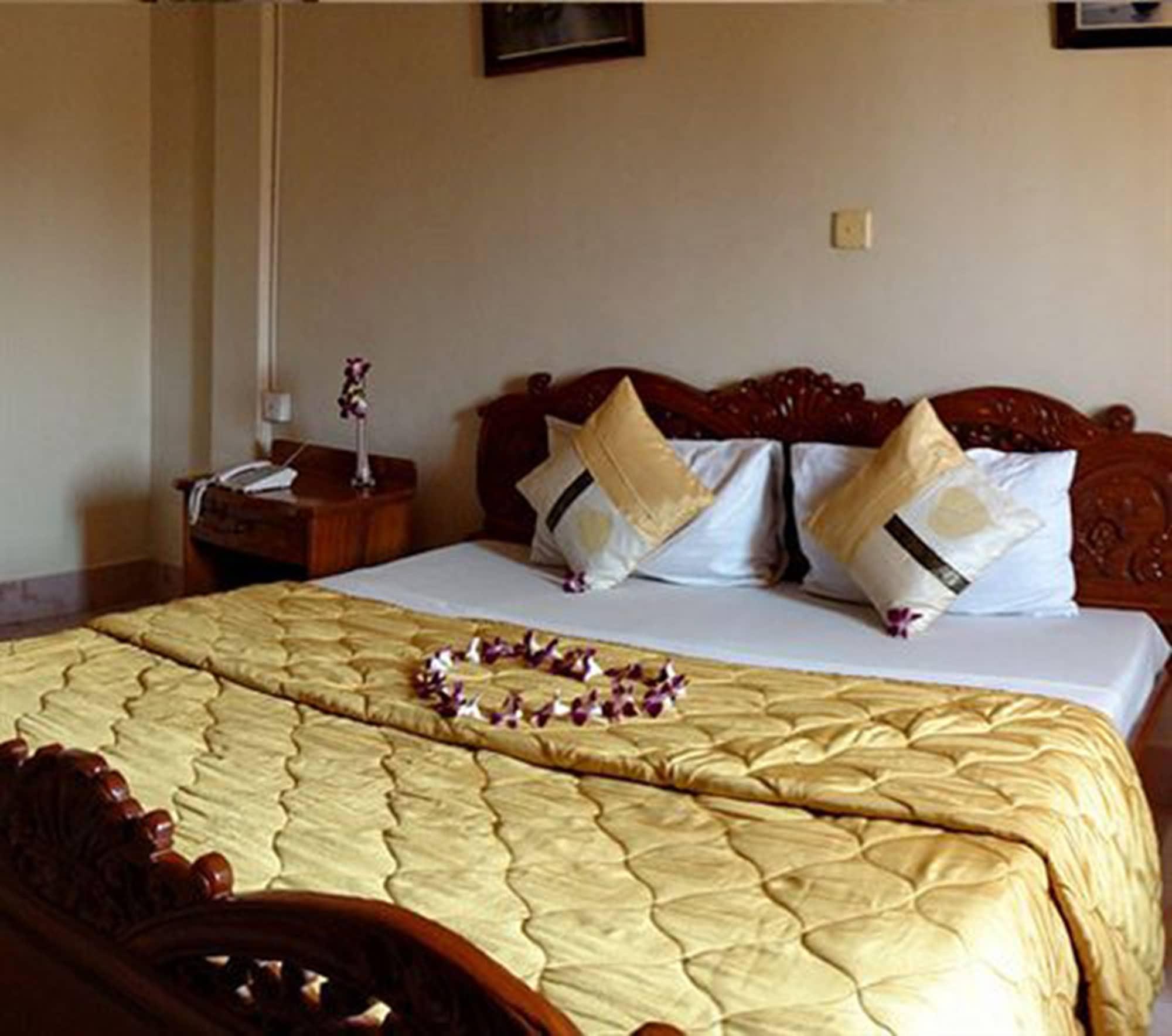 Star Hotel Battambang Buitenkant foto