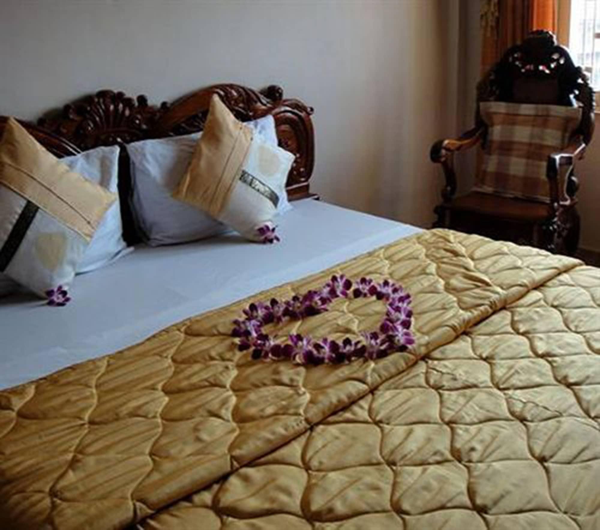 Star Hotel Battambang Buitenkant foto